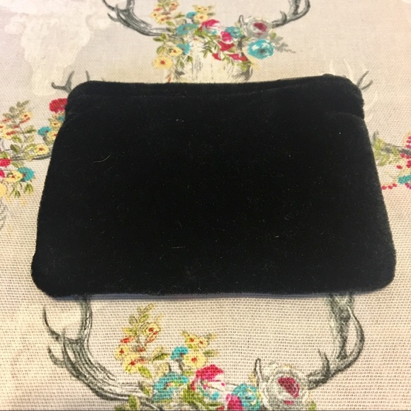 Black Velvet pouch with embroidered flowers🌺 - Picture 2 of 5